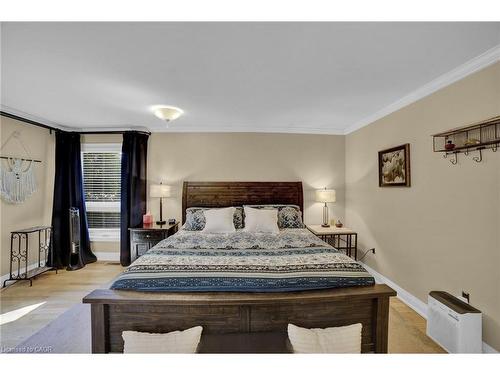 11 Weneil Drive, Freelton, ON - Indoor Photo Showing Bedroom