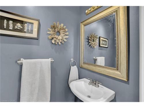 11 Weneil Drive, Freelton, ON - Indoor Photo Showing Bathroom
