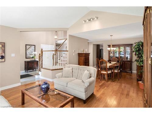 149 Dorchester Drive, Grimsby, ON - Indoor Photo Showing Living Room