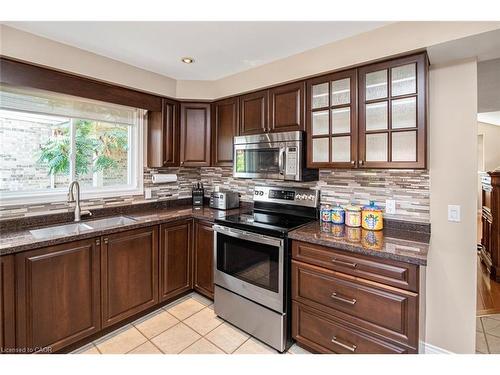149 Dorchester Drive, Grimsby, ON - Indoor Photo Showing Kitchen