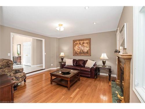 149 Dorchester Drive, Grimsby, ON - Indoor Photo Showing Living Room