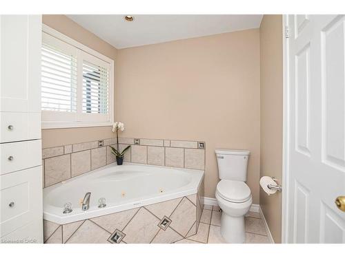 149 Dorchester Drive, Grimsby, ON - Indoor Photo Showing Bathroom