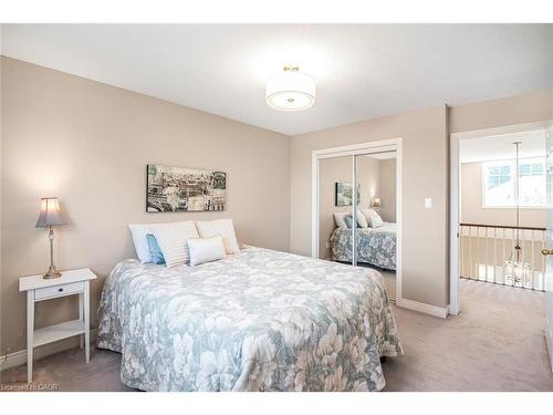 149 Dorchester Drive, Grimsby, ON - Indoor Photo Showing Bedroom