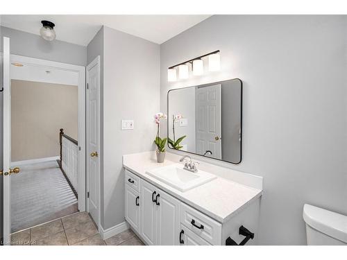 149 Dorchester Drive, Grimsby, ON - Indoor Photo Showing Bathroom
