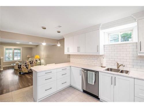 149 Dorchester Drive, Grimsby, ON - Indoor Photo Showing Kitchen With Double Sink With Upgraded Kitchen