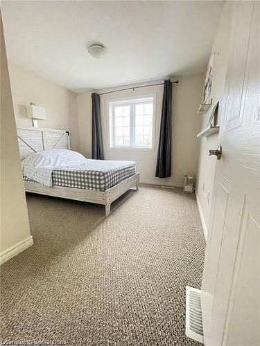 850 Mapleridge Street, London, ON - Indoor Photo Showing Bedroom
