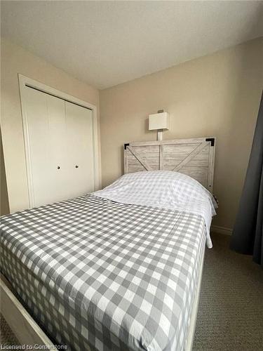 850 Mapleridge Street, London, ON - Indoor Photo Showing Bedroom