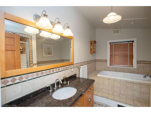 92 Auchmar Road, Hamilton, ON - Indoor Photo Showing Bathroom