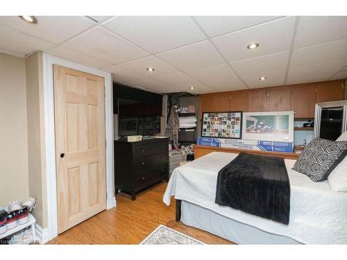 92 Auchmar Road, Hamilton, ON - Indoor Photo Showing Bedroom