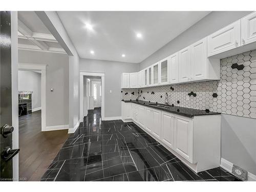 172 Sherman Avenue S, Hamilton, ON - Indoor Photo Showing Kitchen