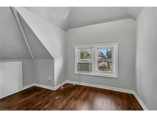 172 Sherman Avenue S, Hamilton, ON - Indoor Photo Showing Other Room