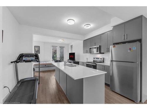 10-99 Roger Street, Waterloo, ON - Indoor Photo Showing Kitchen With Double Sink