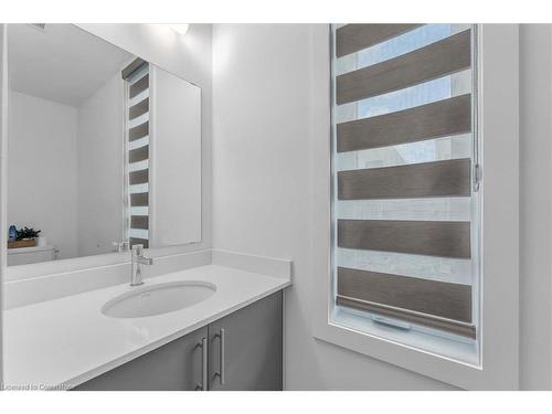 10-99 Roger Street, Waterloo, ON - Indoor Photo Showing Bathroom