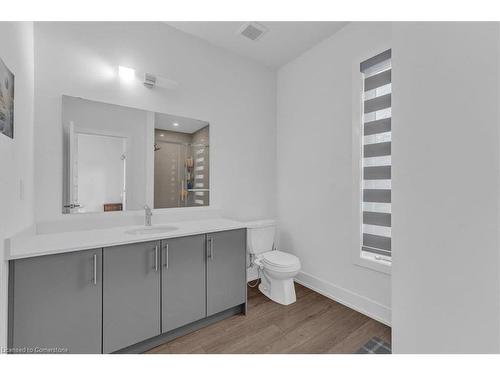 10-99 Roger Street, Waterloo, ON - Indoor Photo Showing Bathroom