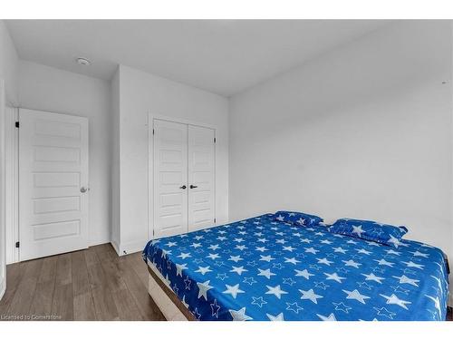 10-99 Roger Street, Waterloo, ON - Indoor Photo Showing Bedroom