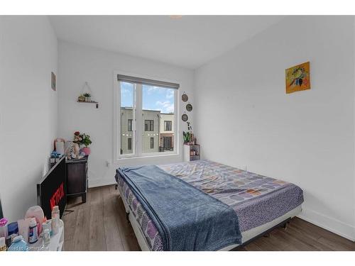 10-99 Roger Street, Waterloo, ON - Indoor Photo Showing Bedroom