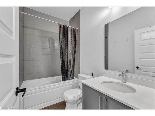 10-99 Roger Street, Waterloo, ON - Indoor Photo Showing Bathroom