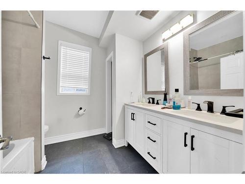 199 Bay Street N, Hamilton, ON - Indoor Photo Showing Bathroom