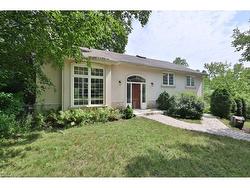 1340 Contour Drive  Mississauga, ON L5H 1B2