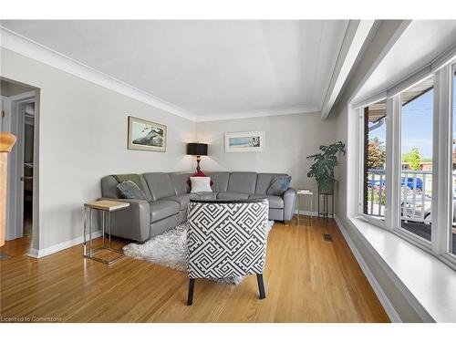 130 West 26Th Street, Hamilton, ON - Indoor Photo Showing Living Room
