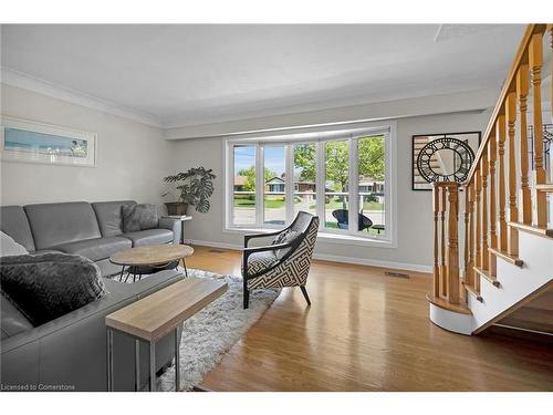 130 West 26Th Street, Hamilton, ON - Indoor Photo Showing Living Room
