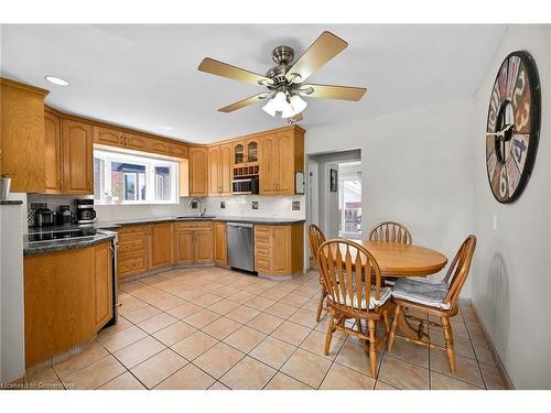 130 West 26Th Street, Hamilton, ON - Indoor Photo Showing Kitchen