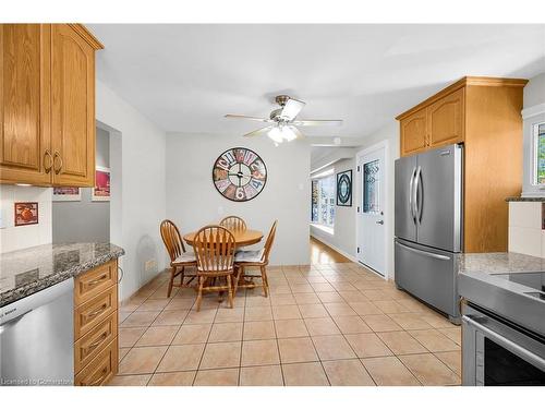 130 West 26Th Street, Hamilton, ON - Indoor Photo Showing Kitchen