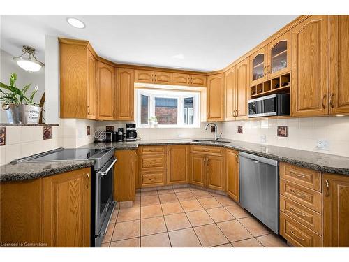 130 West 26Th Street, Hamilton, ON - Indoor Photo Showing Kitchen