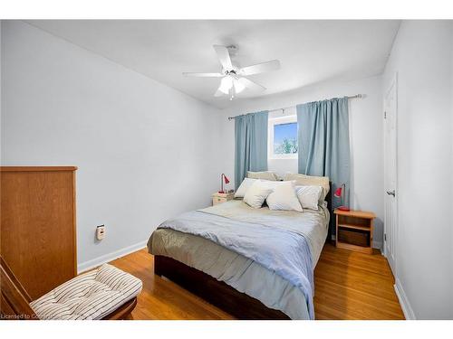 130 West 26Th Street, Hamilton, ON - Indoor Photo Showing Bedroom