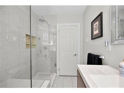 130 West 26Th Street, Hamilton, ON - Indoor Photo Showing Bathroom
