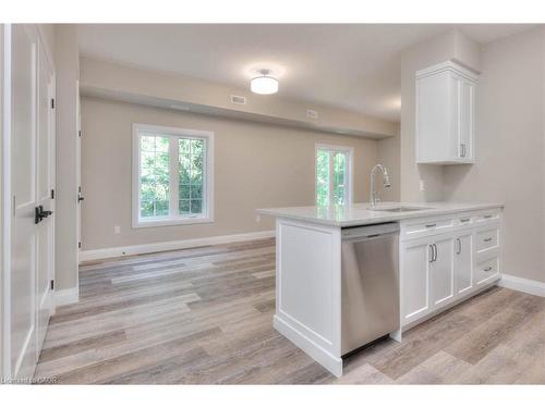 11-33 Murray Court, Milverton, ON - Indoor Photo Showing Kitchen