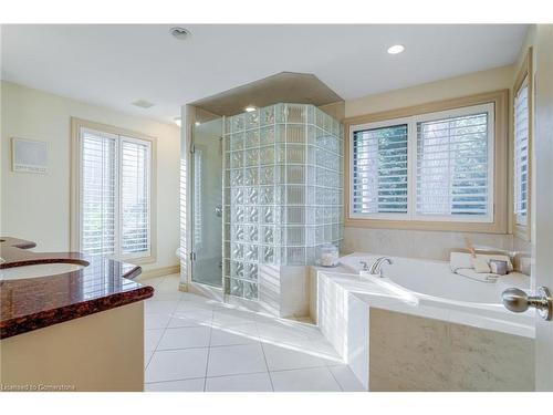 34 Harrington Place, Ancaster, ON - Indoor Photo Showing Bathroom