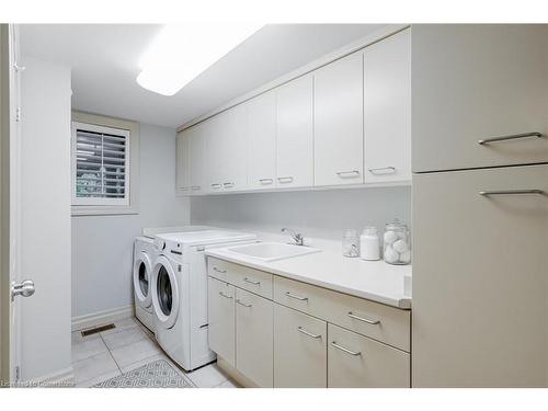 34 Harrington Place, Ancaster, ON - Indoor Photo Showing Laundry Room