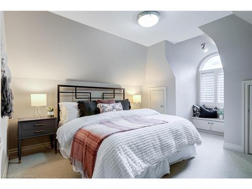 34 Harrington Place, Ancaster, ON - Indoor Photo Showing Bedroom