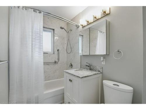 111 Castlefield Drive, Hamilton, ON - Indoor Photo Showing Bathroom