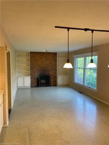 30 Lanscott Place, Hamilton, ON - Indoor Photo Showing Living Room With Fireplace