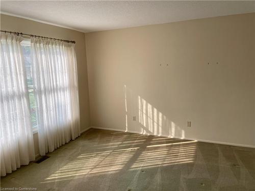 30 Lanscott Place, Hamilton, ON - Indoor Photo Showing Other Room