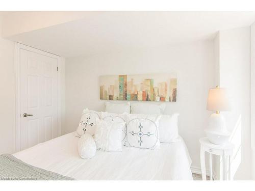386 Linden Drive, Cambridge, ON - Indoor Photo Showing Bedroom