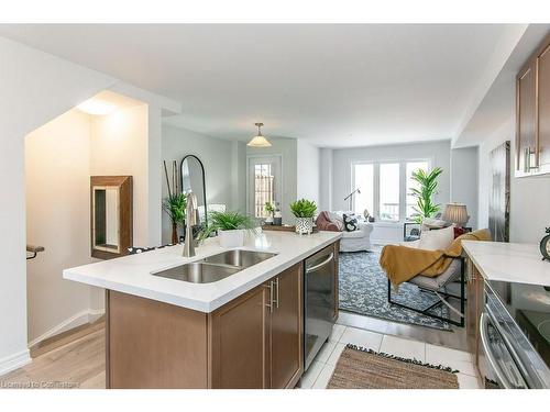 386 Linden Drive, Cambridge, ON - Indoor Photo Showing Kitchen With Double Sink