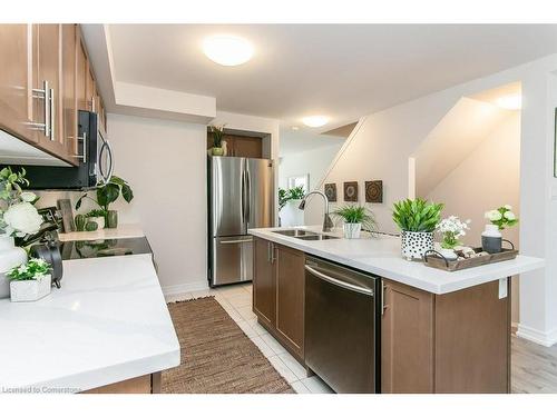 386 Linden Drive, Cambridge, ON - Indoor Photo Showing Kitchen With Double Sink