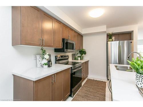 386 Linden Drive, Cambridge, ON - Indoor Photo Showing Kitchen With Double Sink