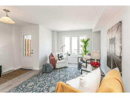 386 Linden Drive, Cambridge, ON - Indoor Photo Showing Living Room