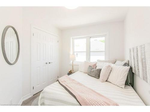 386 Linden Drive, Cambridge, ON - Indoor Photo Showing Bedroom