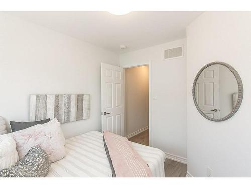 386 Linden Drive, Cambridge, ON - Indoor Photo Showing Bedroom