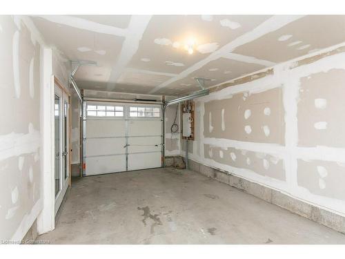 386 Linden Drive, Cambridge, ON - Indoor Photo Showing Garage