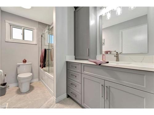 375 Elliott Street, Cambridge, ON - Indoor Photo Showing Bathroom