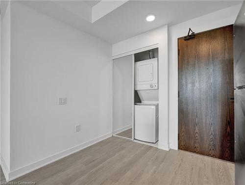 1418-2782 Barton Street E, Hamilton, ON - Indoor Photo Showing Laundry Room