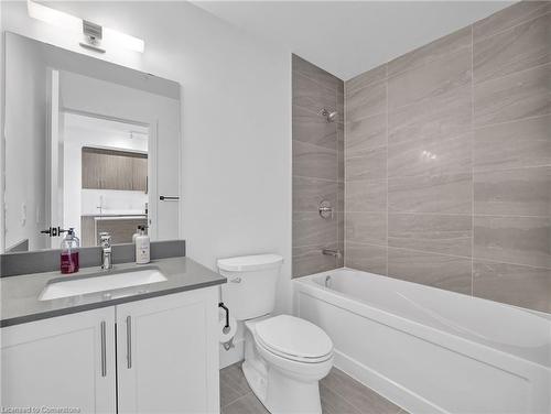 1418-2782 Barton Street E, Hamilton, ON - Indoor Photo Showing Bathroom