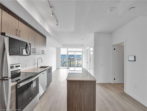 1418-2782 Barton Street E, Hamilton, ON - Indoor Photo Showing Kitchen With Stainless Steel Kitchen With Upgraded Kitchen