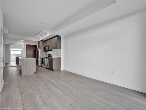 1418-2782 Barton Street E, Hamilton, ON - Indoor Photo Showing Kitchen